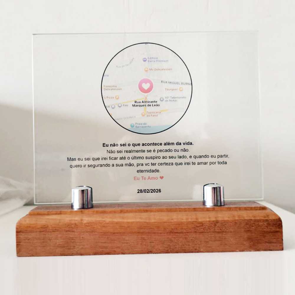 Troféu de vidro com base de madeira
